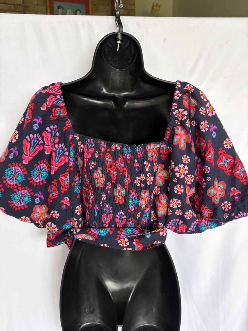 VENUS Floral Wrap Front Blouse, Crop, sz M, 17” PTP, 14” L, Linen blend - Picture 4 of 6